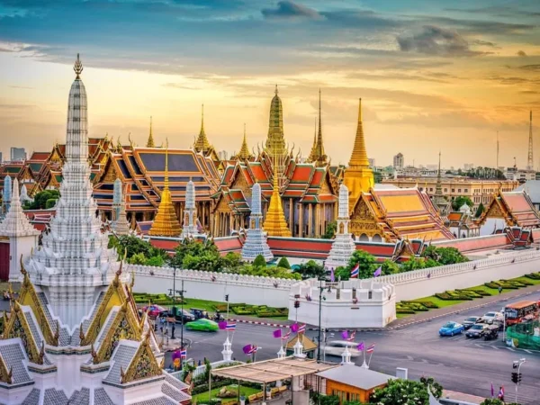 Grand Palace, Wat Pho, and Wat Arun Guided Tour